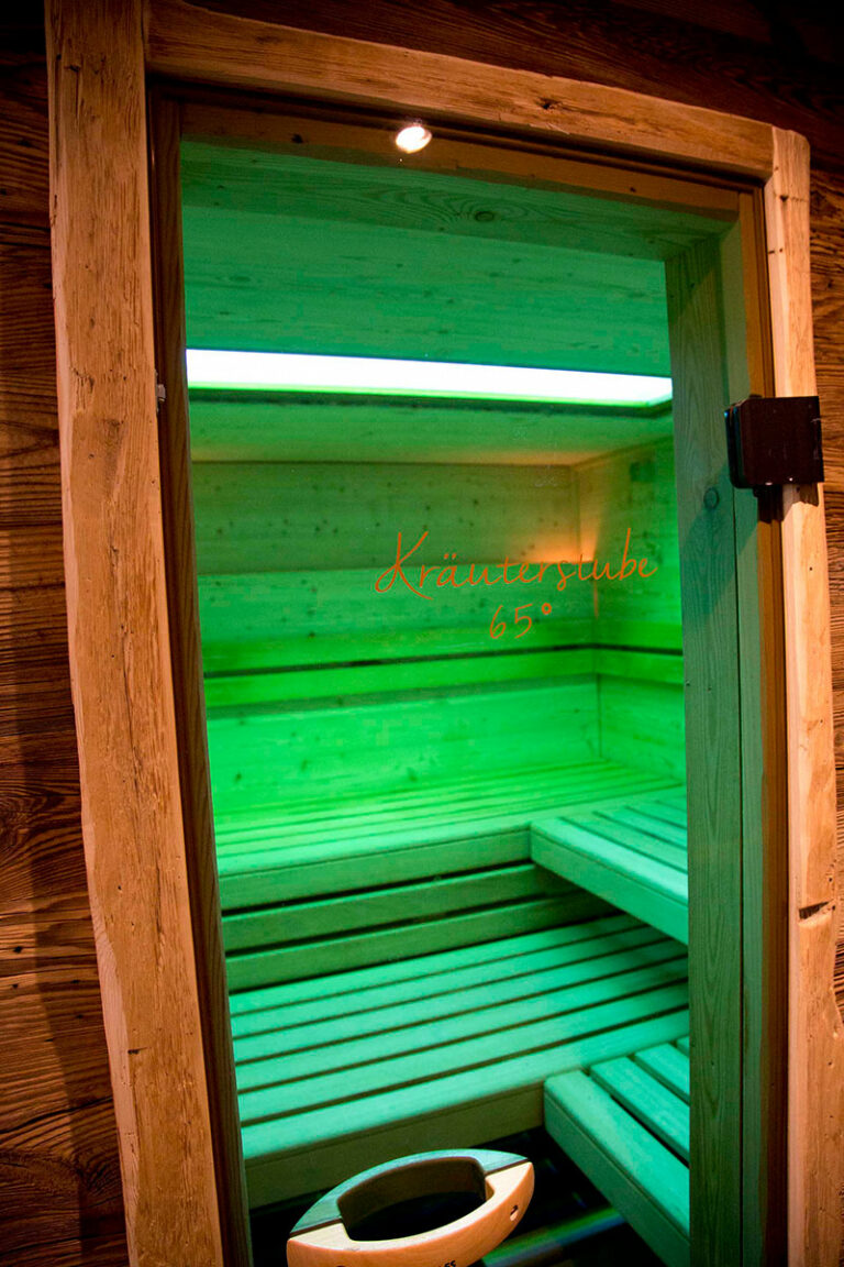 berghotel-tirol-infrarot-kraeuterstube-01